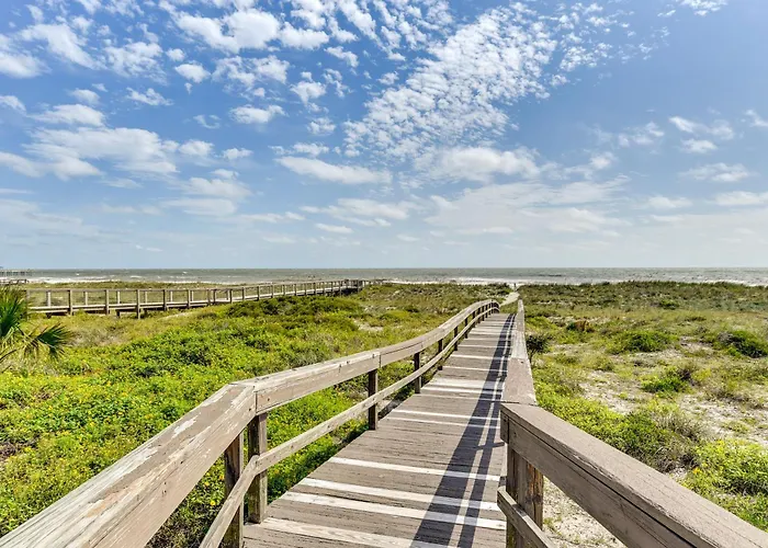 Fernandina Beach Townhome W/ Patio: Walk To Beach!